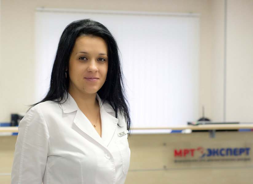 Кт врач томограф. Пациент в томографе. Мрт пациент. Диагностическая нейрорадиология. Врач кт.