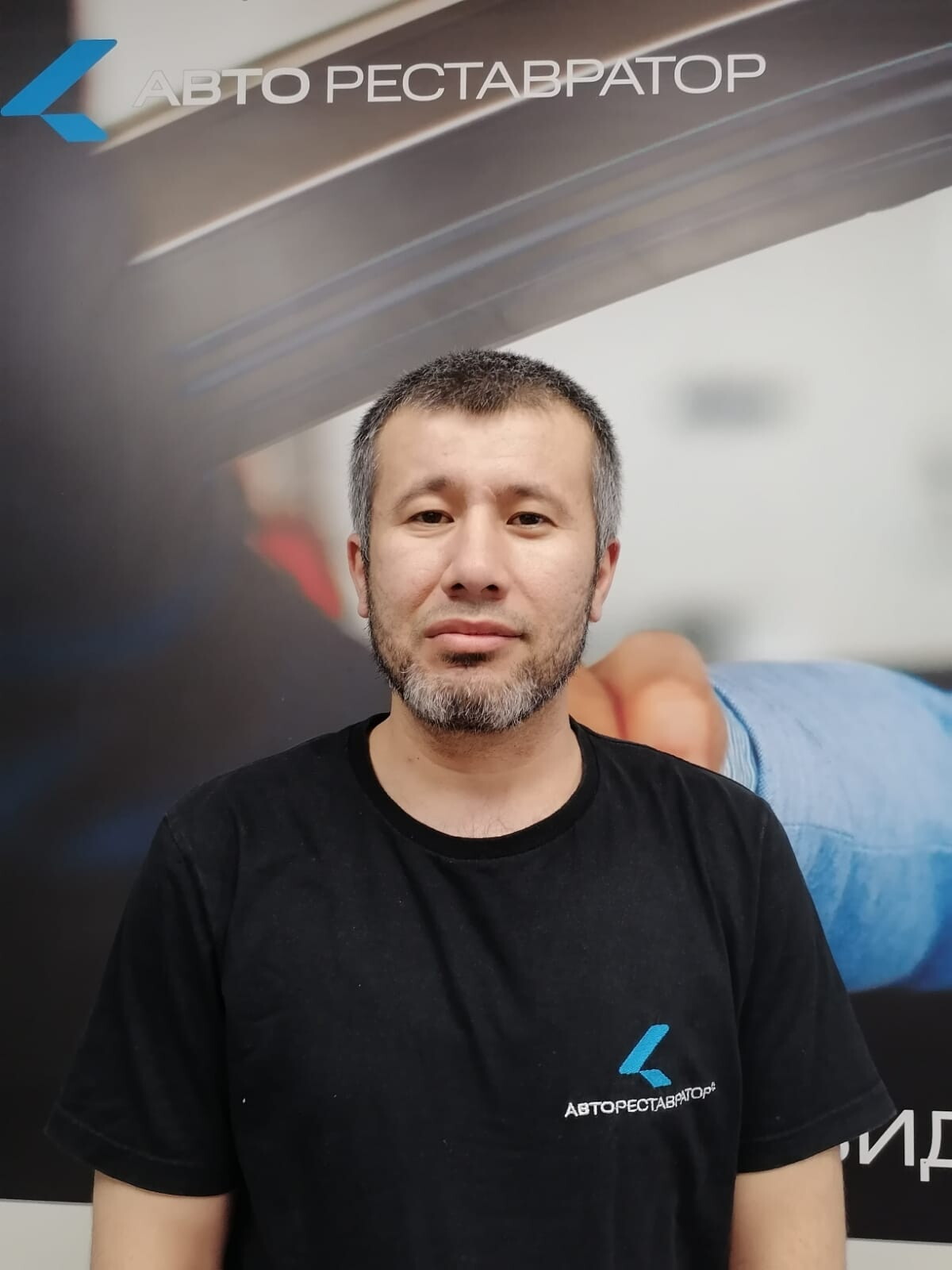 Икром Муминов