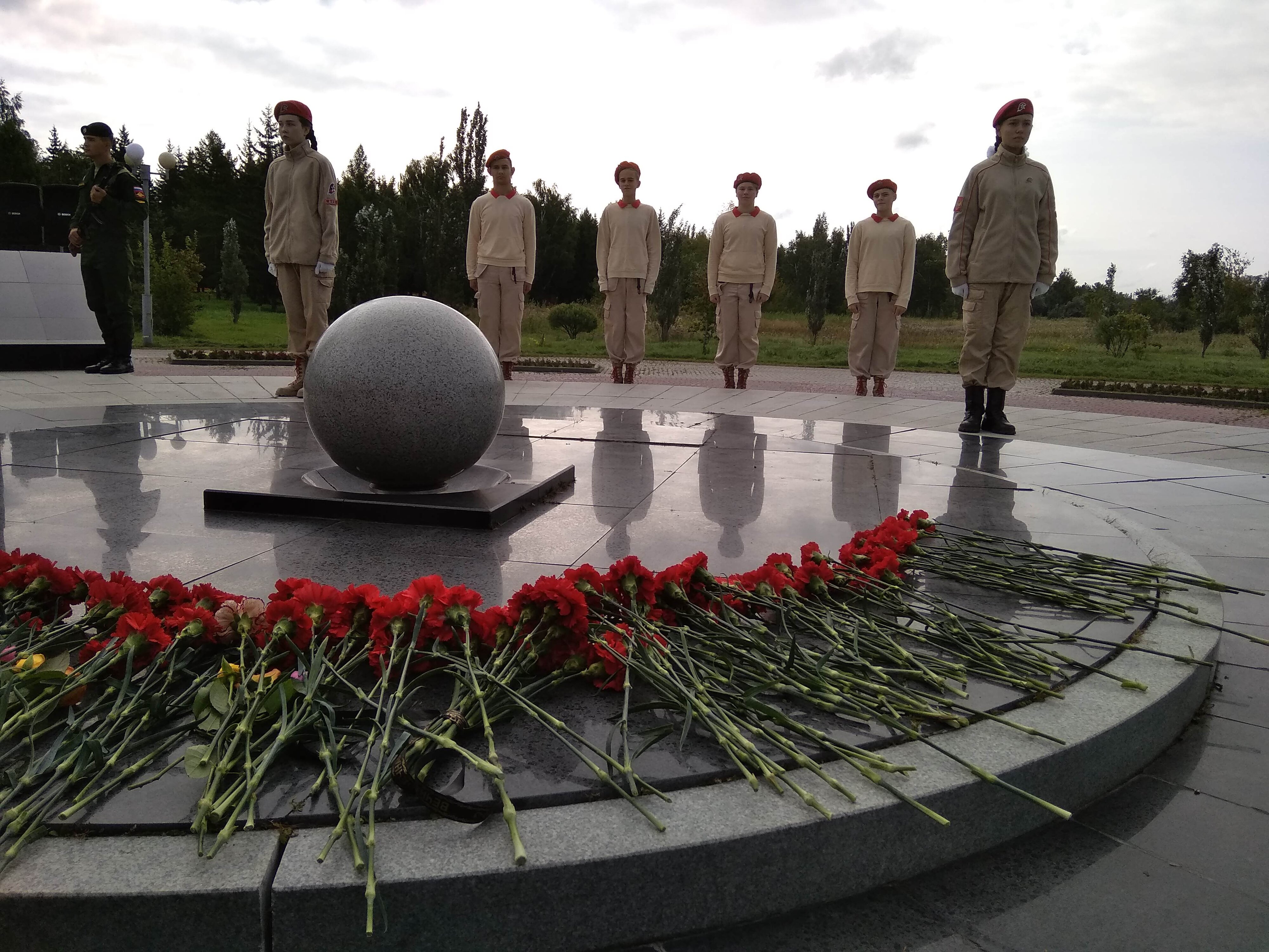 Школы на проспекте Комарова, 2 образовательных учреждения, отзывы, фото,  рейтинг школ – Омск – Zoon.ru