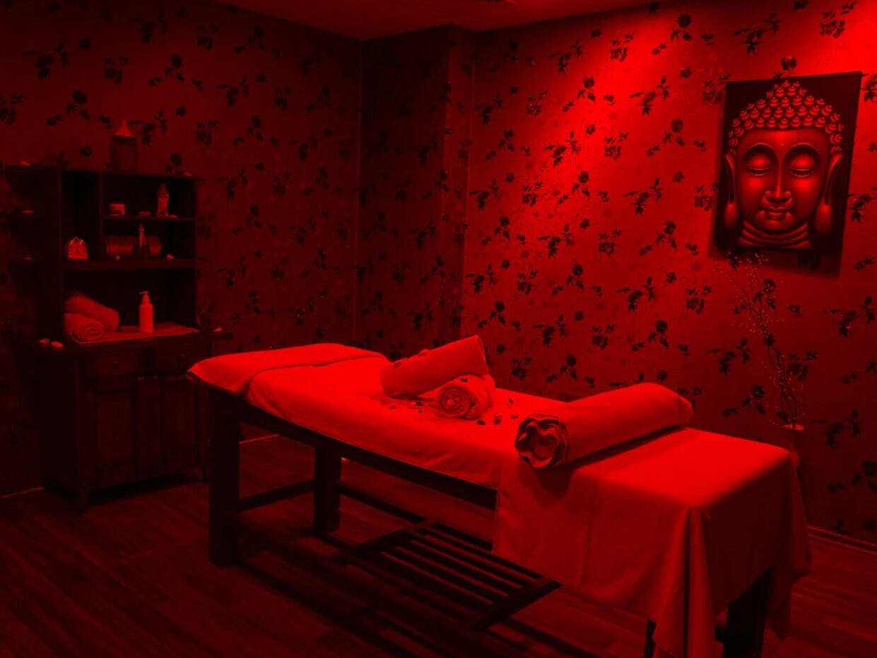 Yaqin atrofda erotik massaj xonasi