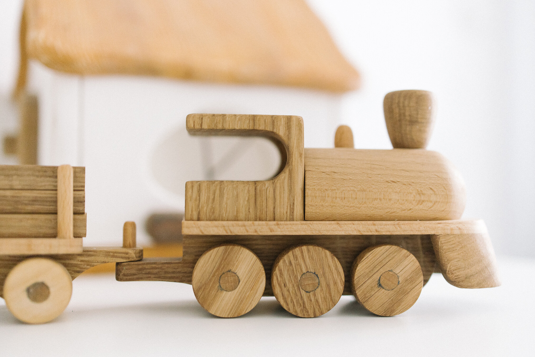 Wood train. Деревянный поезд. Деревянные поезда игрушки. Паровоз детский из дерева. Поезд из дерева.