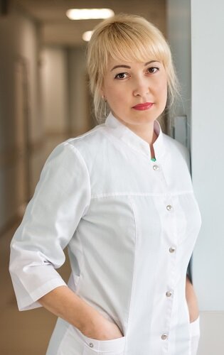 Валентина Рубцованың жалаңаш фото монтажы Массаж терапевті массаж жасап жатыр еді, енді шыдай алмады.