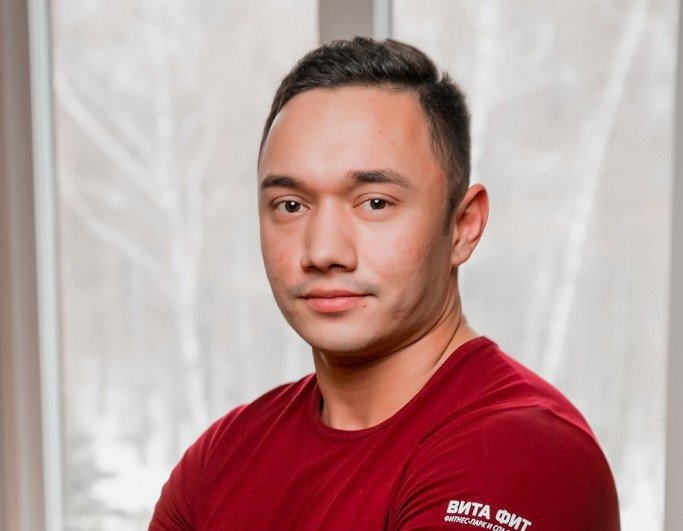 Комрон Одинаев