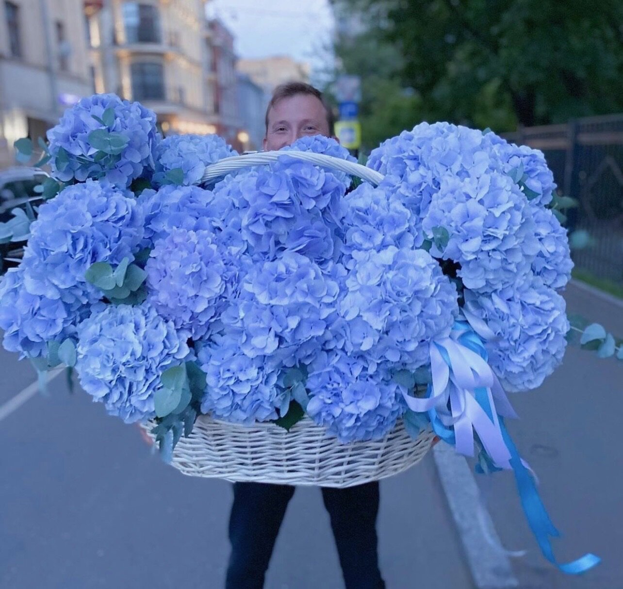 Магазины цветов на Неглинной улице рядом со мной, 3 магазина на карте  города, 1 отзыв, фото, рейтинг цветочных магазинов – Москва – Zoon.ru