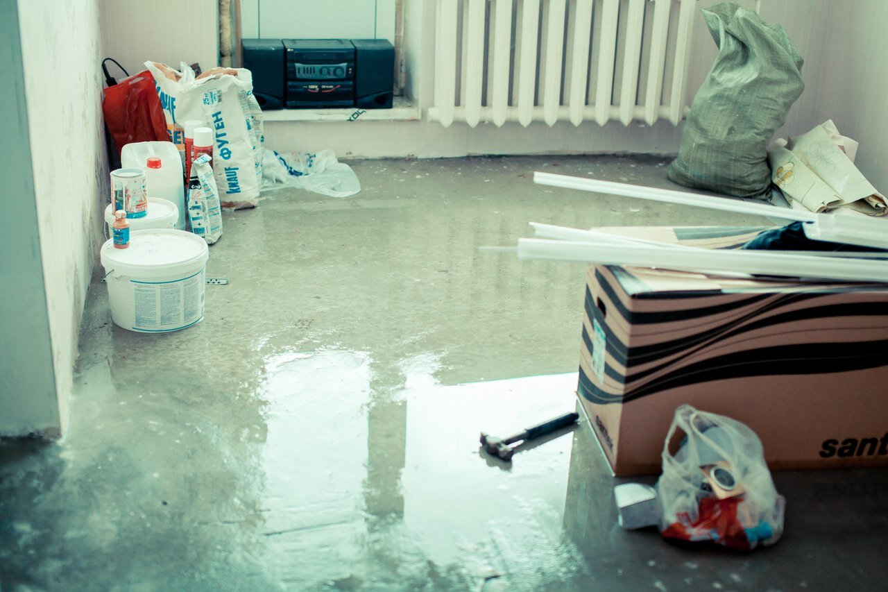 Залив жилого помещения. Затоп квартиры. Потоп в квартире. Затопило квартиру. Затопили соседи.