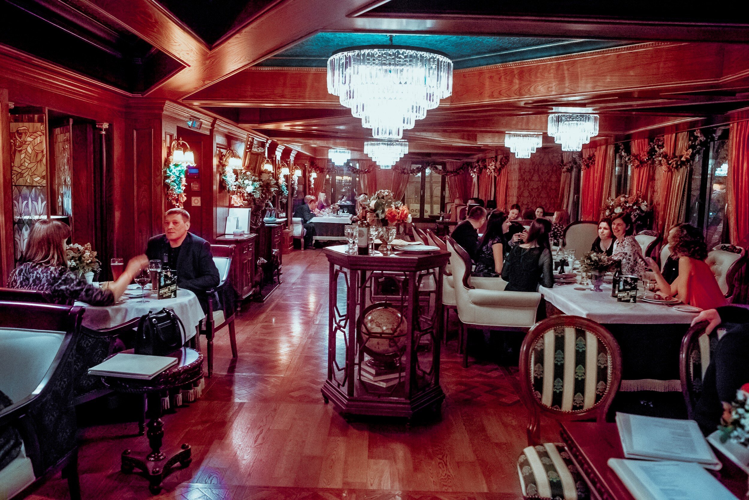 Паб рояль. Royal pub Restaurant Екатеринбург. Роял паб Екатеринбург Уралмаш. Ресторан рояль Екатеринбург. Ресторан рояль Екатеринбург Уралмаш.