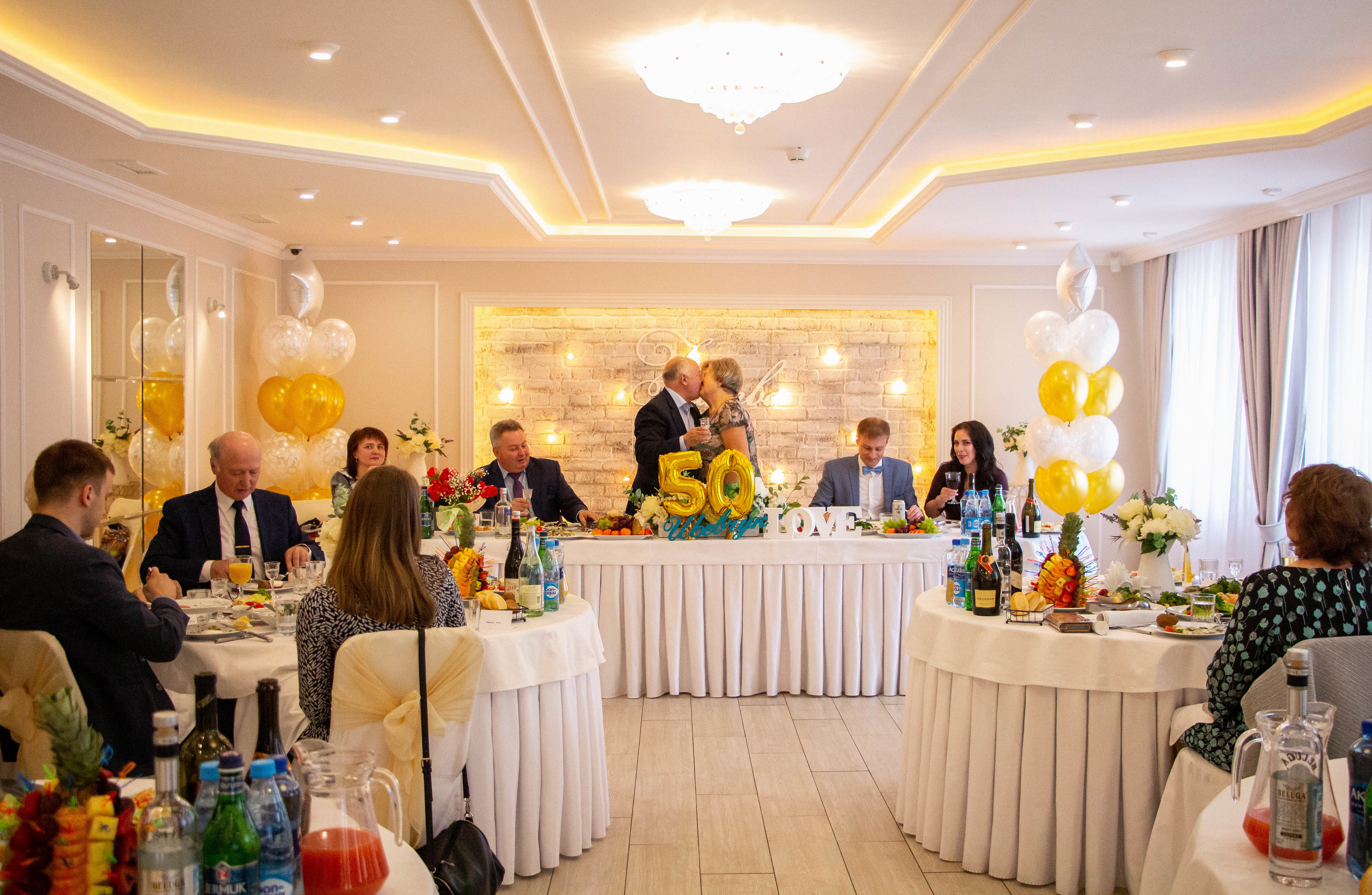 Минск с днем рождения. Юбилей бабушки ресторан. Где отметить день рождения в москве взрослому. День рождения в кафе. День рождения в ресторане.