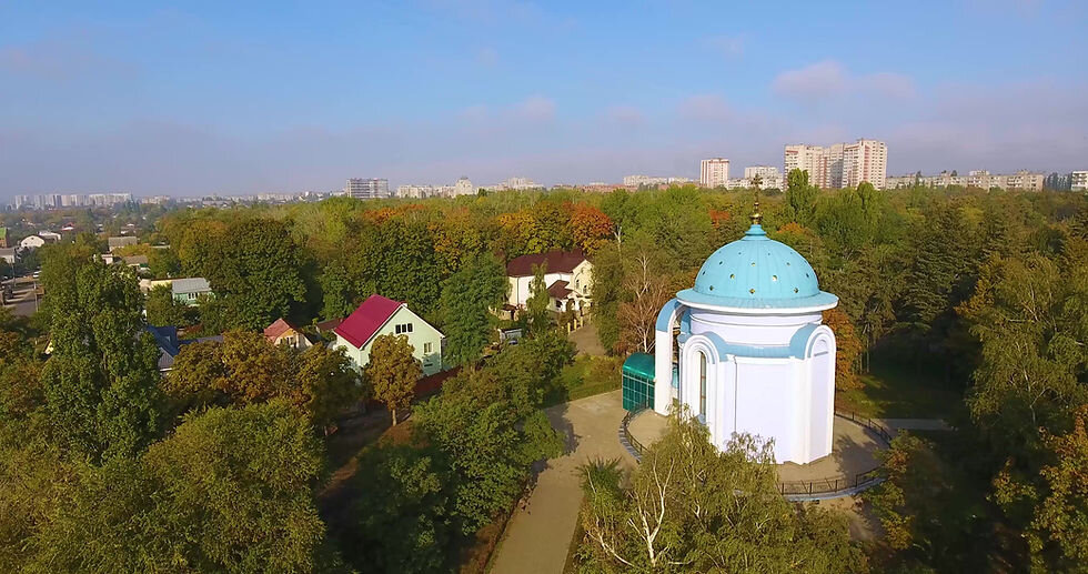 Парк у Покровской церкви в Воронеже