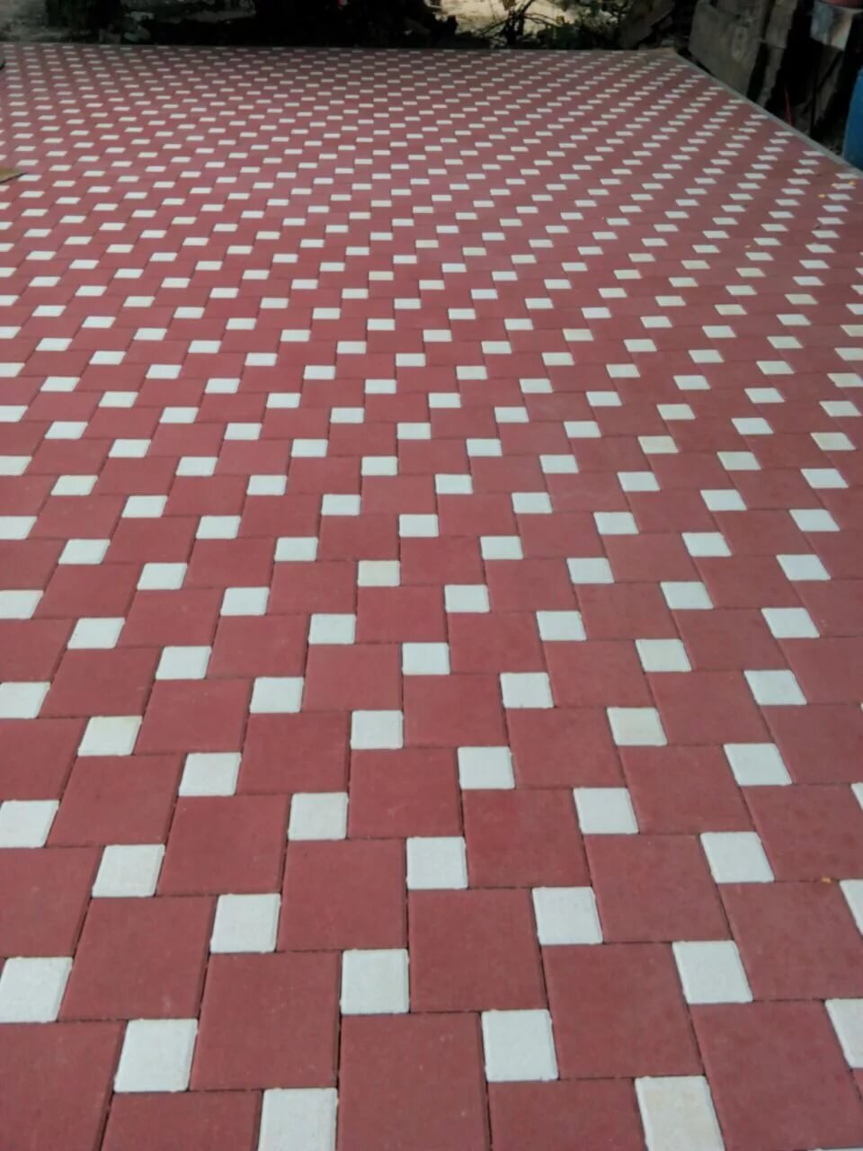 Тротуарная плитка серая с красным