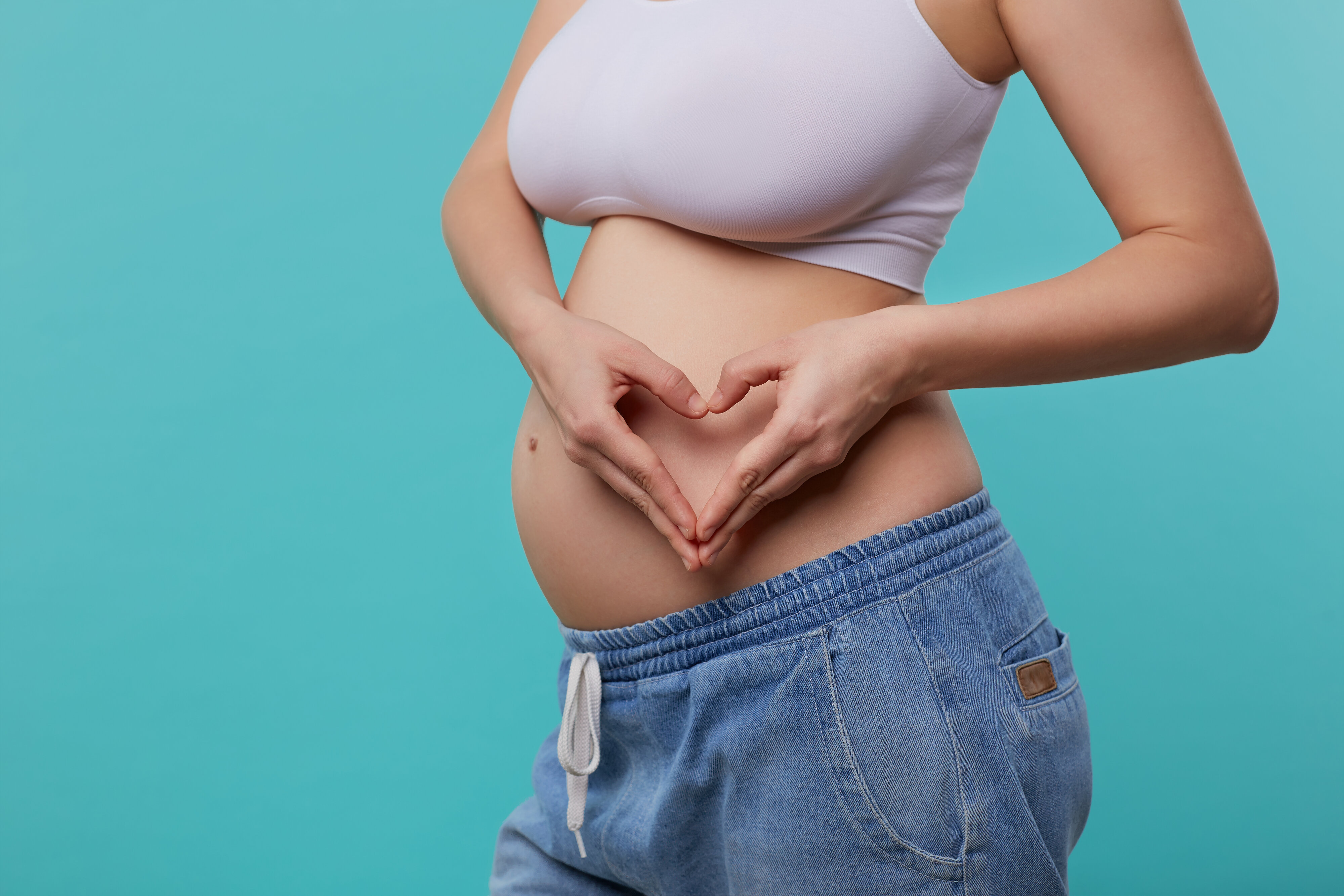 13 недель болит живот. Беременность картинки. Беременные окр живота. Плоские беременные животы. Тренд беременных с животом.