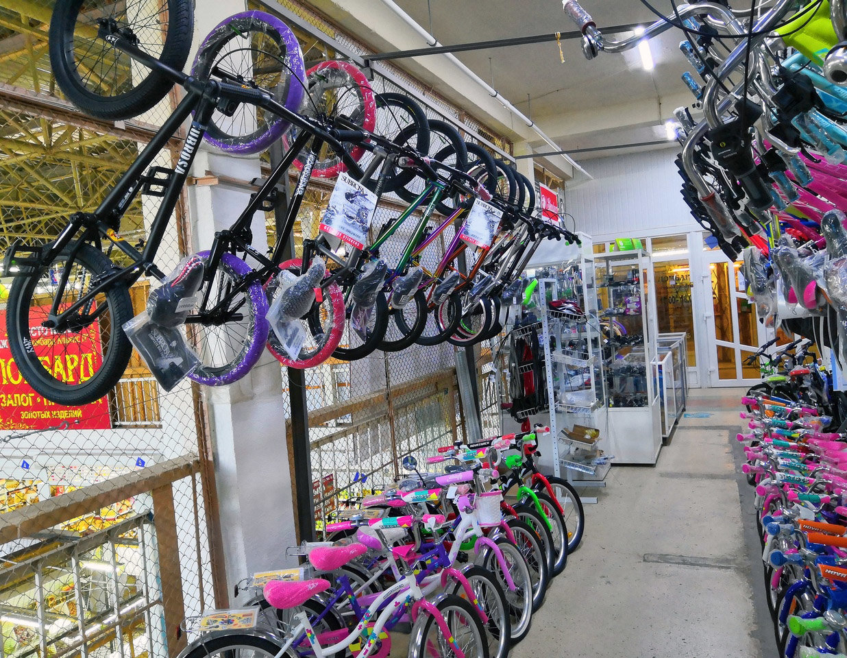 Телефон магазин велосипед. Веломагазин в Оренбурге на Терешковой. Магазин велосипедов. Велосипедный магазин. Велоспорт магазин.