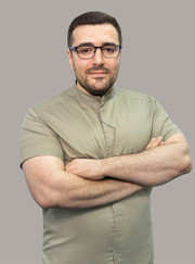 Имплантолог, стоматолог Раджаб Мазахир Оглы Мамедзаде
