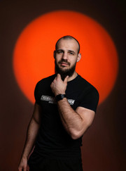 Тренер по бодибилдингу, тренер по жиму лёжа Кирилл Забурнягин