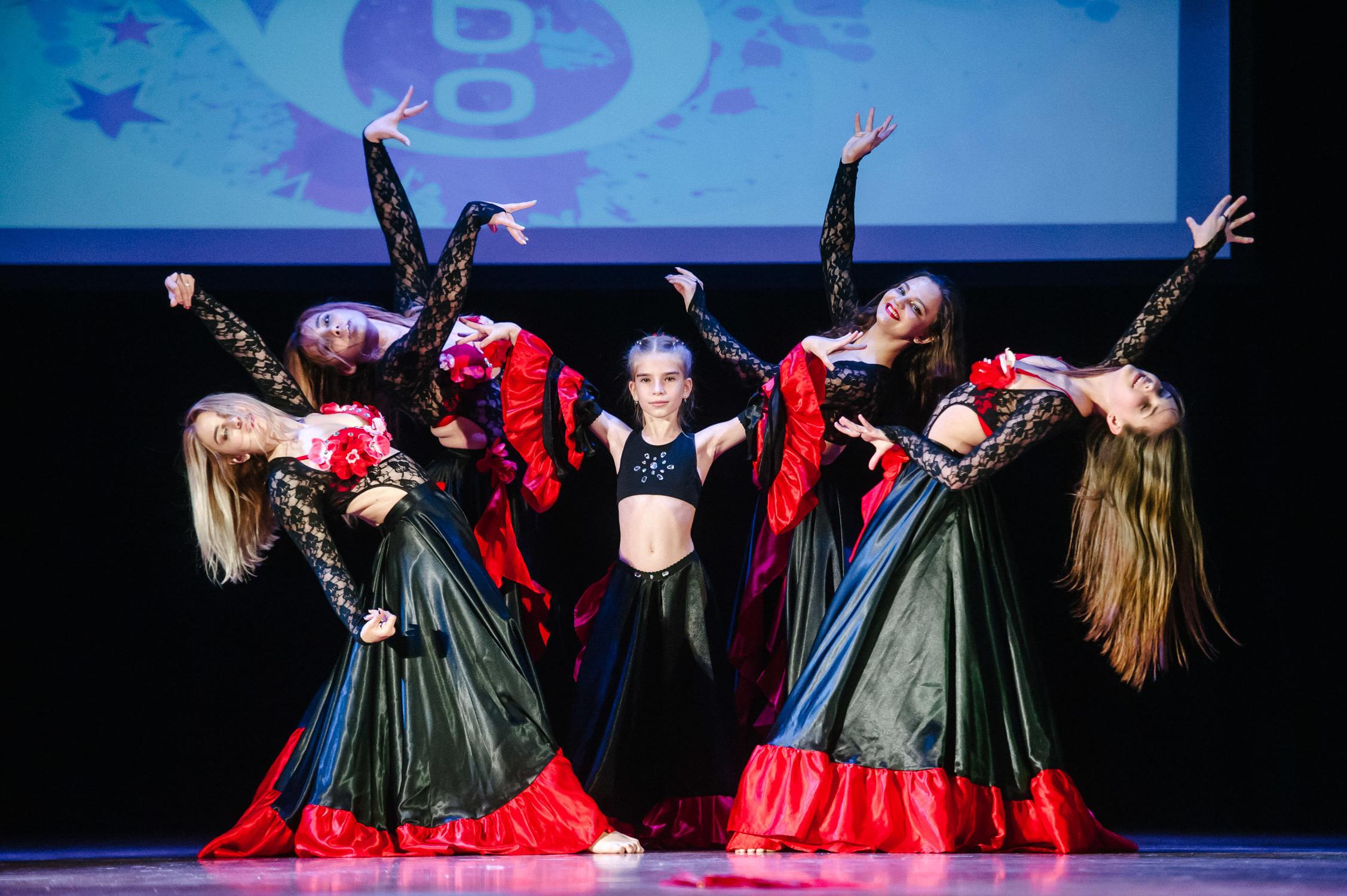 Танец макулеле. Танец восемь букв. Рисунки связанные с хореографией. Танец восемь букв. Танец восемь букв.