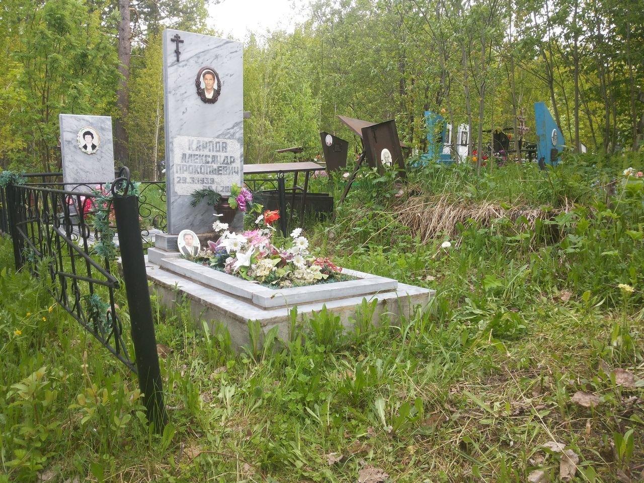 Памятники на могилу томск. Южное кладбище (Томск). Кладбище в районе Спичфабрики Томск. Кладбище Демьяна бедного. Микрорайон Спичфабрика Томск.