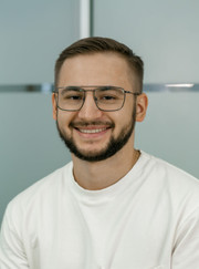 Имплантолог, стоматолог-хирург Максим Евгеньевич Уткин