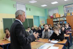 Лицей №64, с рейтингом 2.5 - находится по адресу Омск, улица Чкалова, 3 