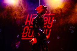 Стриптиз клуб Honey Bunny, с рейтингом 4.4 - находится по адресу Москва, Усачёва улица, 2с1 