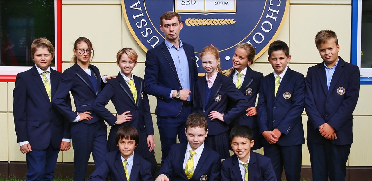 Частные школы информация. Международная частная школа Russian International School Москва. Russian International School в Барвихе. Школа Ris в Барвихе. Частная школа Внуково Интернешнл скул.