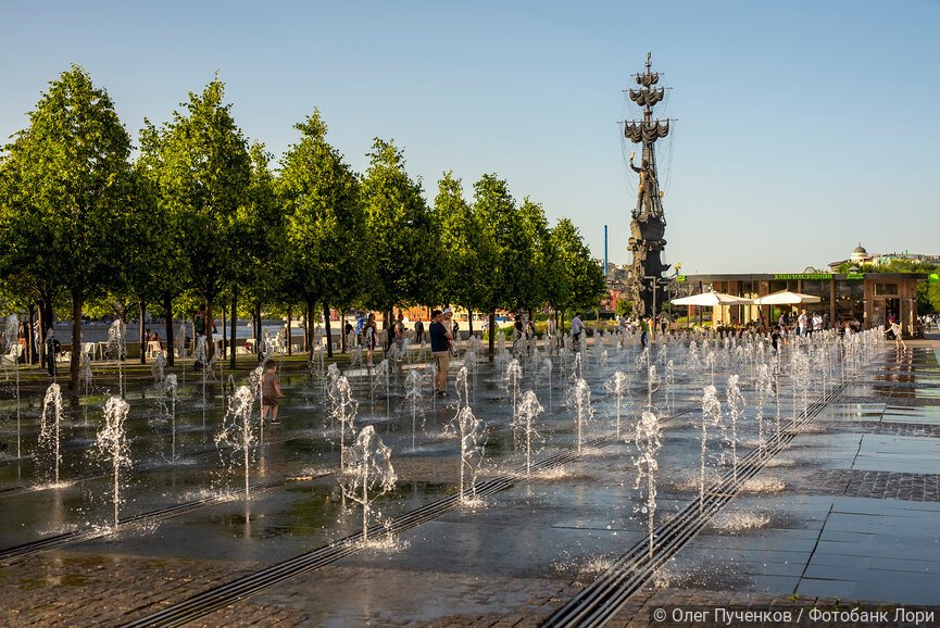 Сухой фонтан в парке "Музеон" на Крымской набережной. Москва
