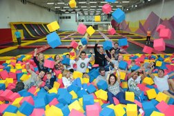 Батутный парк Облака, с рейтингом 3.8 - находится по адресу Омск, улица 70 лет Октября, 25 к2 