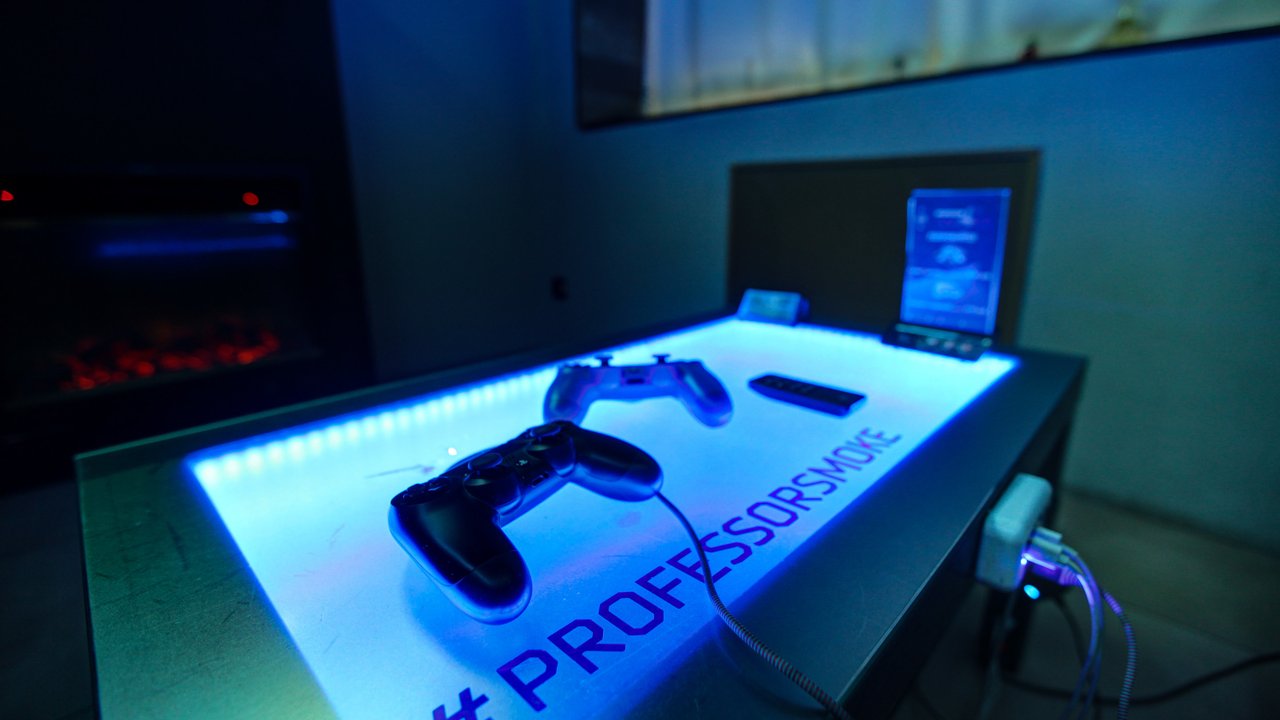 Smoky club, центр паровых коктейлей на Мосфильмовской улице в Москве ...