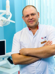 Главный врач, стоматолог Евгений Викторович Карбаев