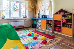 Частный детский сад Капитошка, с рейтингом 4.5 - находится по адресу Барнаул, Лазурная улица, 51 