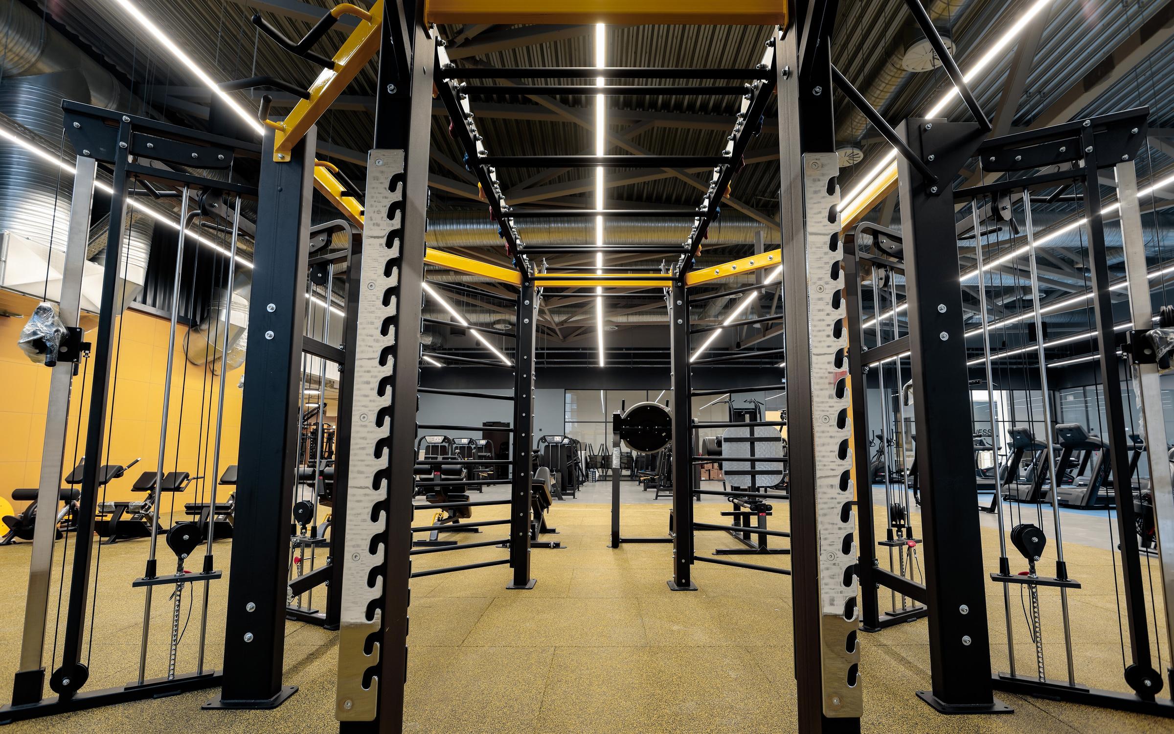 Гранд фитнес бебеля цены. Гранд фитнес Бебеля. Grand Fitness Екатеринбург Бебеля 35. Гранд фитнес Екатеринбург. Паркинг спортзал.