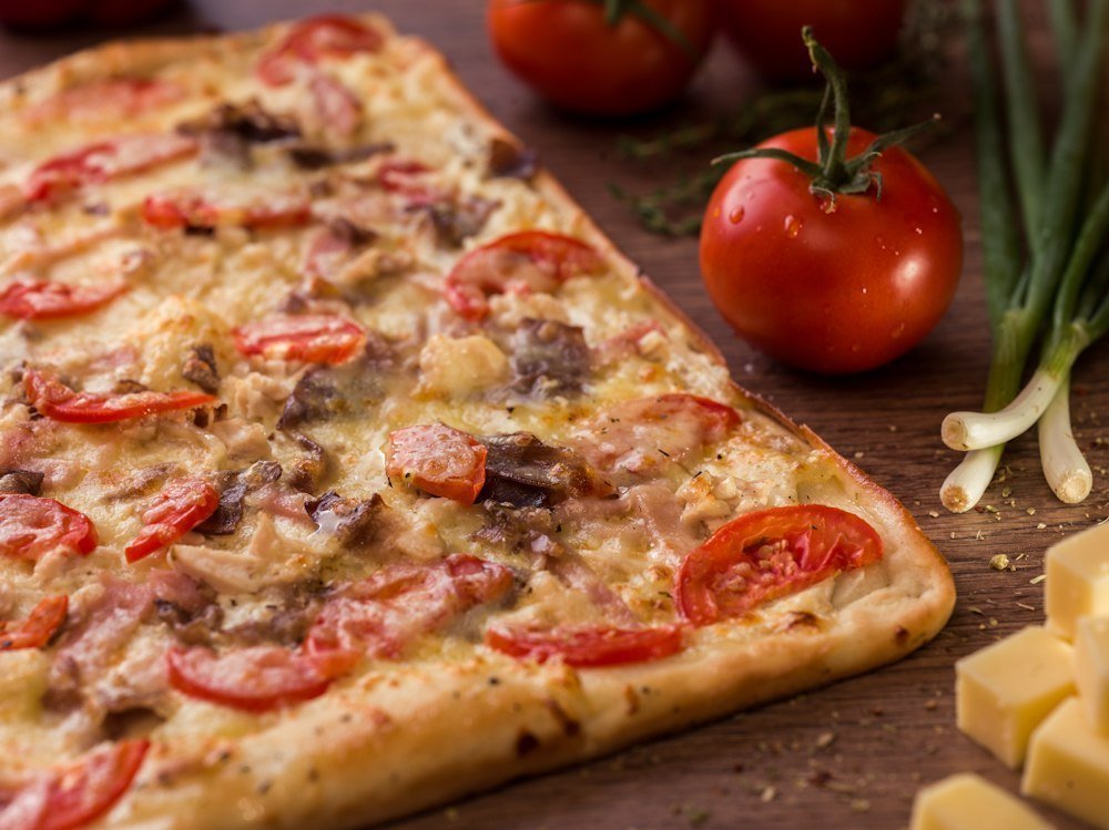 Рикки пицца. Pizza Ricca Нижний Новгород. Квадратная пицца. Пицца прямоугольная. Пицца домашняя квадратная.