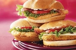 Предприятие быстрого питания Вкусно — и точка, с рейтингом 3.5 - находится по адресу Сочи, Курортный проспект, 17/1 