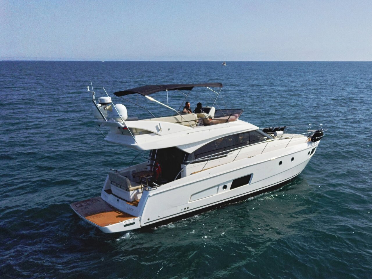 Sealine f530. Absolute 60 Fly. Яхта Бавария 420. Яхта Галеон 500 Флай.