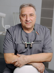 Имплантолог, стоматолог Владимир Васильевич Дергунов