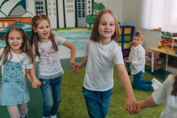 Английский детский сад Sun School, с рейтингом 4.5 - находится по адресу Смоленск, улица Нахимова, 26Д 