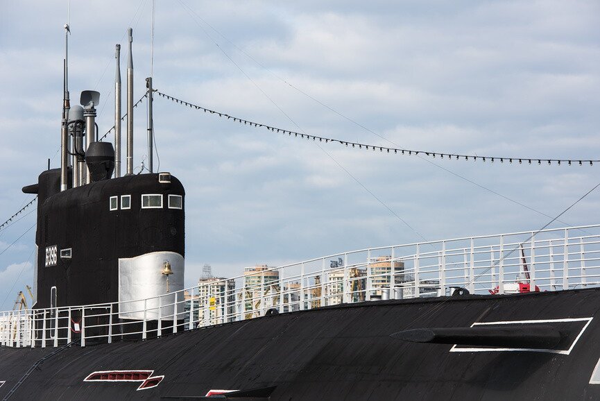 Подводная лодка Б-396 &laquo;Новосибирский комсомолец&raquo; в музее ВМФ в парке &laquo;Северное Тушино&raquo; на берегу Химкинского водохранилища в Москве