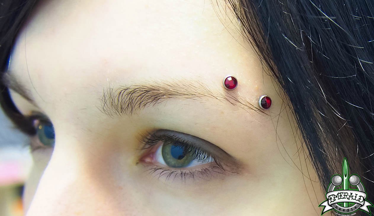 Пирсинг конч какое украшение выбрать. Пирсинг дейс украшения. Где в туле проколоть. Ральф фэмили тула пирсинг. Ральф фэмили тула пирсинг.