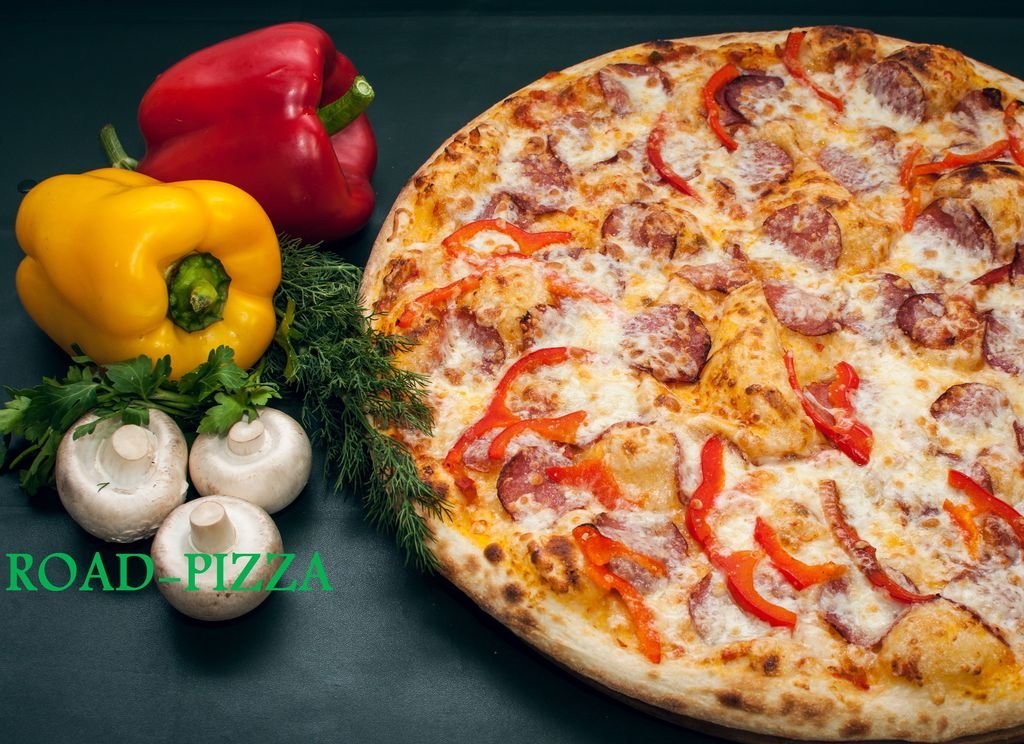 Пиццерия роад. Пепперони с болгарским перцем. Пицца в полете. Пицца перекресток. Уномоменто пицца