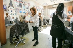 Парикмахерская Самая самая, с рейтингом 3.3 - находится по адресу Москва, Кантемировская улица, 12 к1 