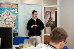 Школа иностранных языков #Alladaschool, с рейтингом 4.7 - находится по адресу Москва, Баррикадная улица, 8 ст5а 