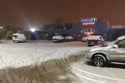 Автоцентр Mobil-express, с рейтингом 3.8 - находится по адресу Калининград, Тихорецкая улица, 2в 