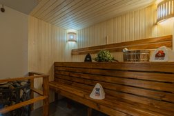 Петровские бани, с рейтингом 5 - находится по адресу Ленинградская область, Кировск, Набережная улица, 4а 