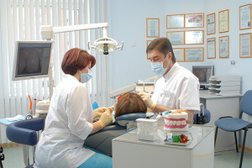 Стоматологическая клиника Премьер Дент, с рейтингом 3.8 - находится по адресу Екатеринбург, Родонитовая улица, 9 