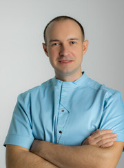 Имплантолог, стоматолог Артем Константинович Крючков