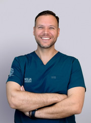 Стоматолог-хирург, имплантолог Илья Андреевич Трофимов