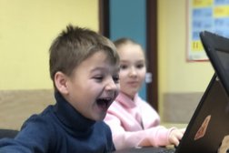 Образовательный центр Yes, с рейтингом 4.1 - находится по адресу Екатеринбург, Родонитовая, 15 