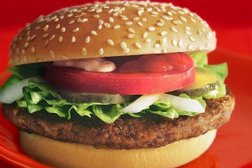 Ресторан быстрого питания Вкусно — и точка, с рейтингом 3.5 - находится по адресу Московская область, Люберцы, Октябрьский проспект, 411а 