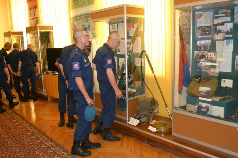 дом офицеров в североморске 3. дом офицеров библиотека. дом офицеров флота североморск. офицеры з афганистан. военно-исторический музей южного военного округа ростов-на-дону.