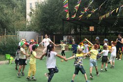 Школа танцев Дошкольный центр Ступеньки, с рейтингом 2.6 - находится по адресу Алматы, микрорайон Аксай-2, 70а 