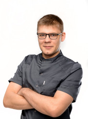 Стоматолог, стоматолог-ортопед Дмитрий Дмитриевич Максимов