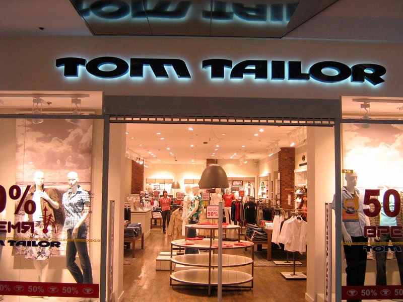 Том тейлор челябинск. Том Тейлор магазин. Том Тейлор магазины в СПБ. Том Тейлор магазины в Москве. Магазин Tom Tailor в ТРЦ.